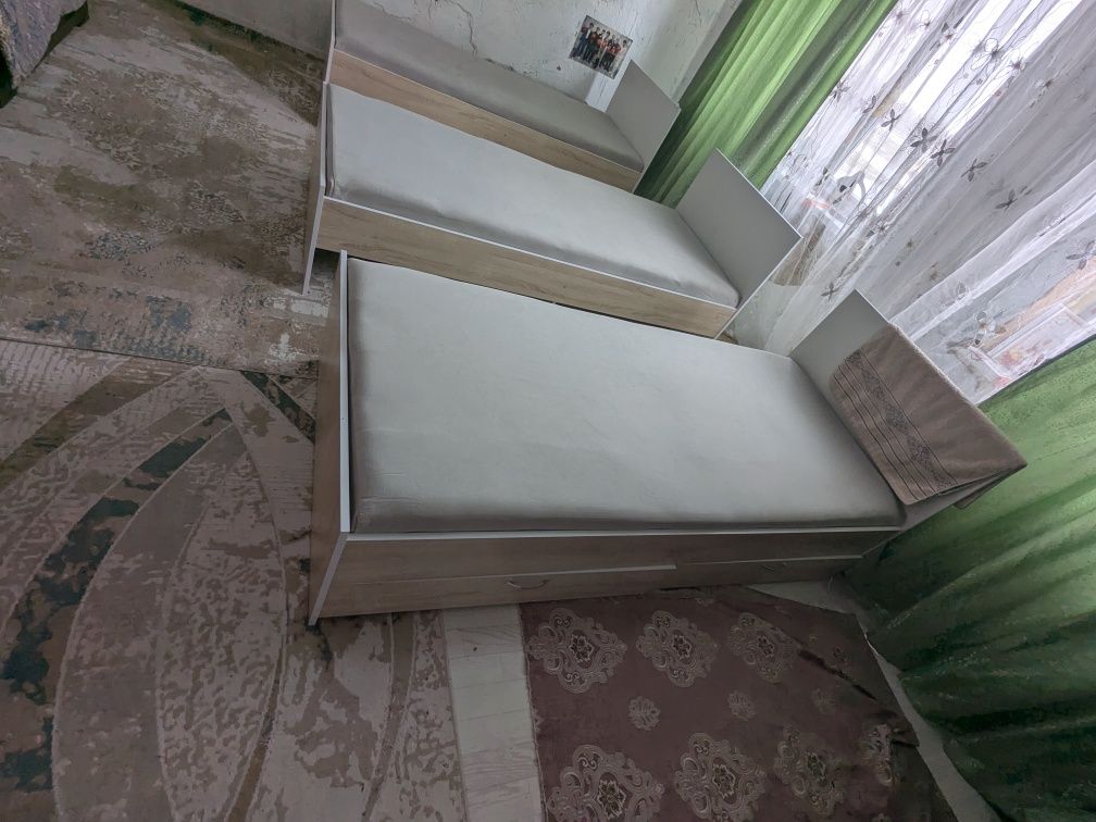 Кровать с матрасом