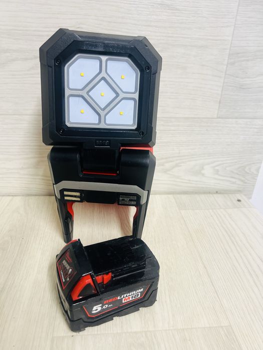 Milwaukee M18 PAL lanterna proiector