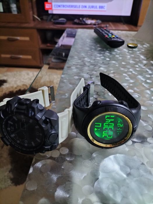 Vând 2 ceasuri electronice