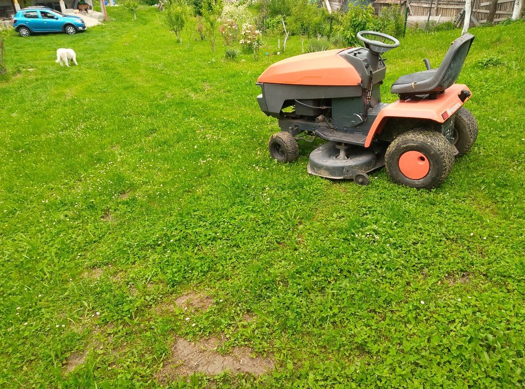 Vând tractoraș Husqvarna de 18 cp
