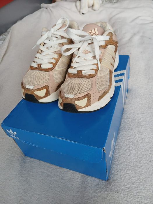 Adidași Adidas marimea 38.