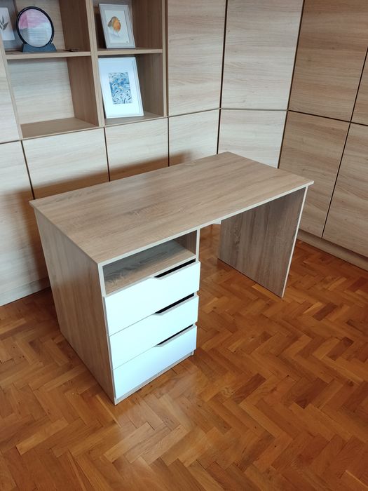 Бюро с три чекмеджета