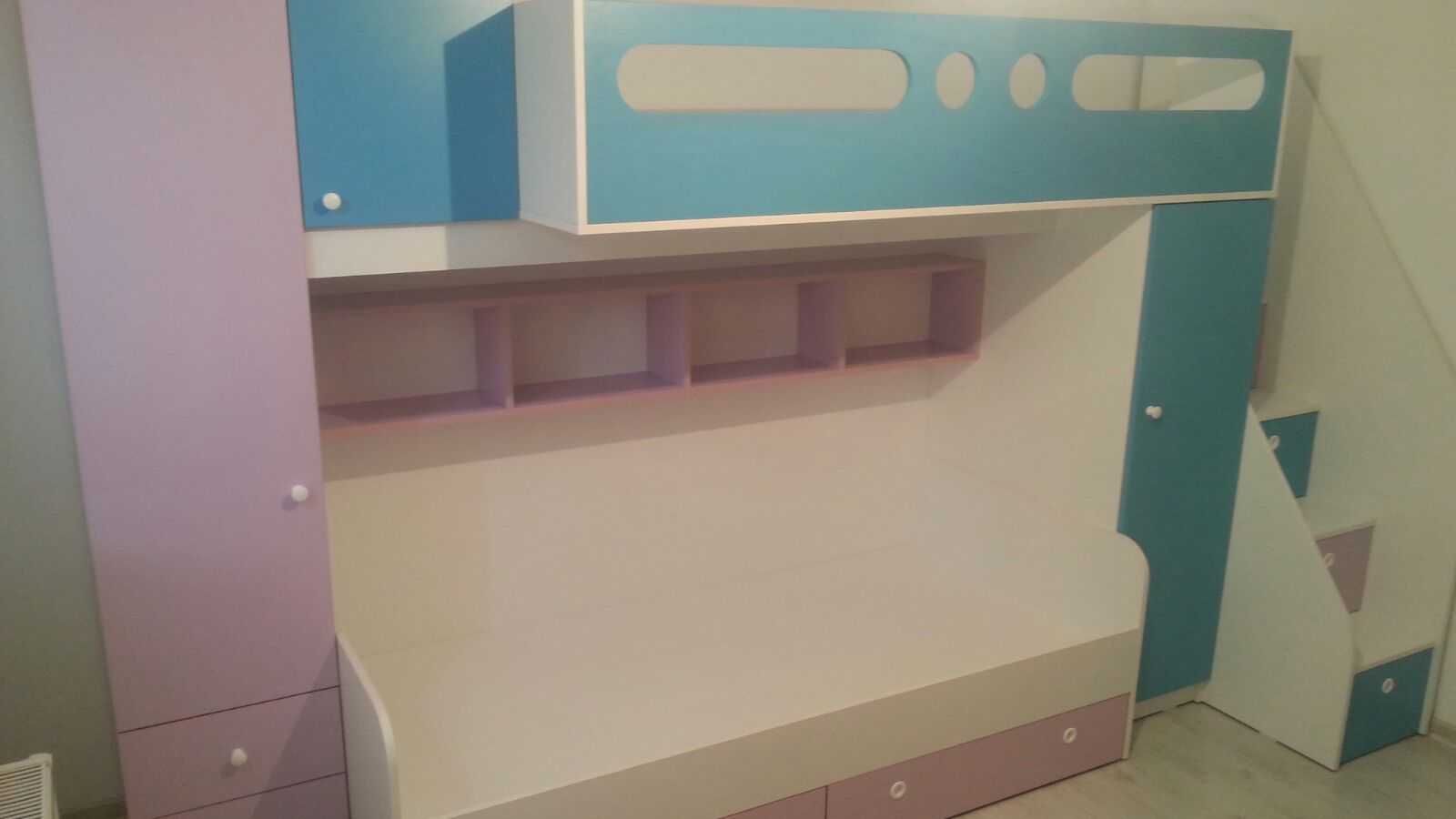 Mobila camera copiilor_paturi suprapuse/dulapuri si birou