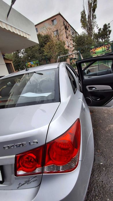 Vând Chevrolet Cruze