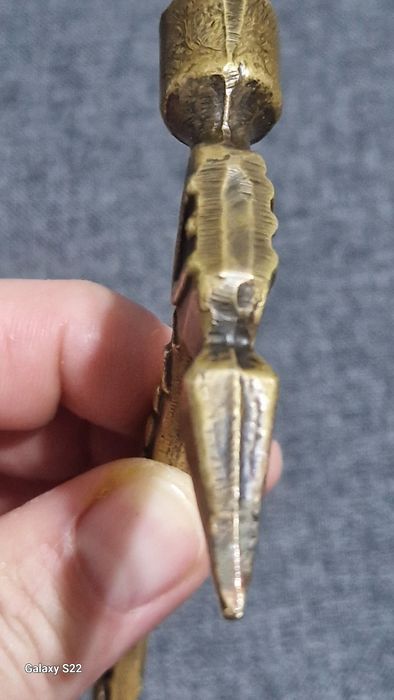 Desfăcător de bere bronz