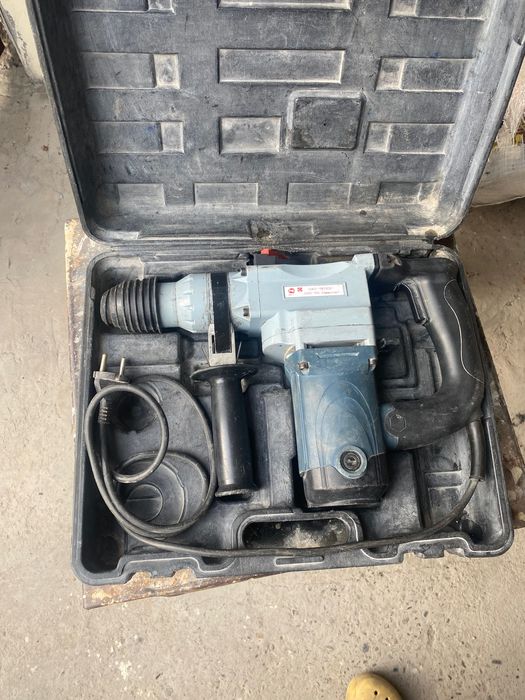 Продается перфоратор б/у в хорошем состоянии.