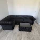 Vând coltar chesterfield extensibil negruși masa chesterfield