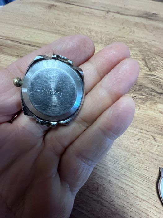 Два колекционерски часовника от ерата на СССР