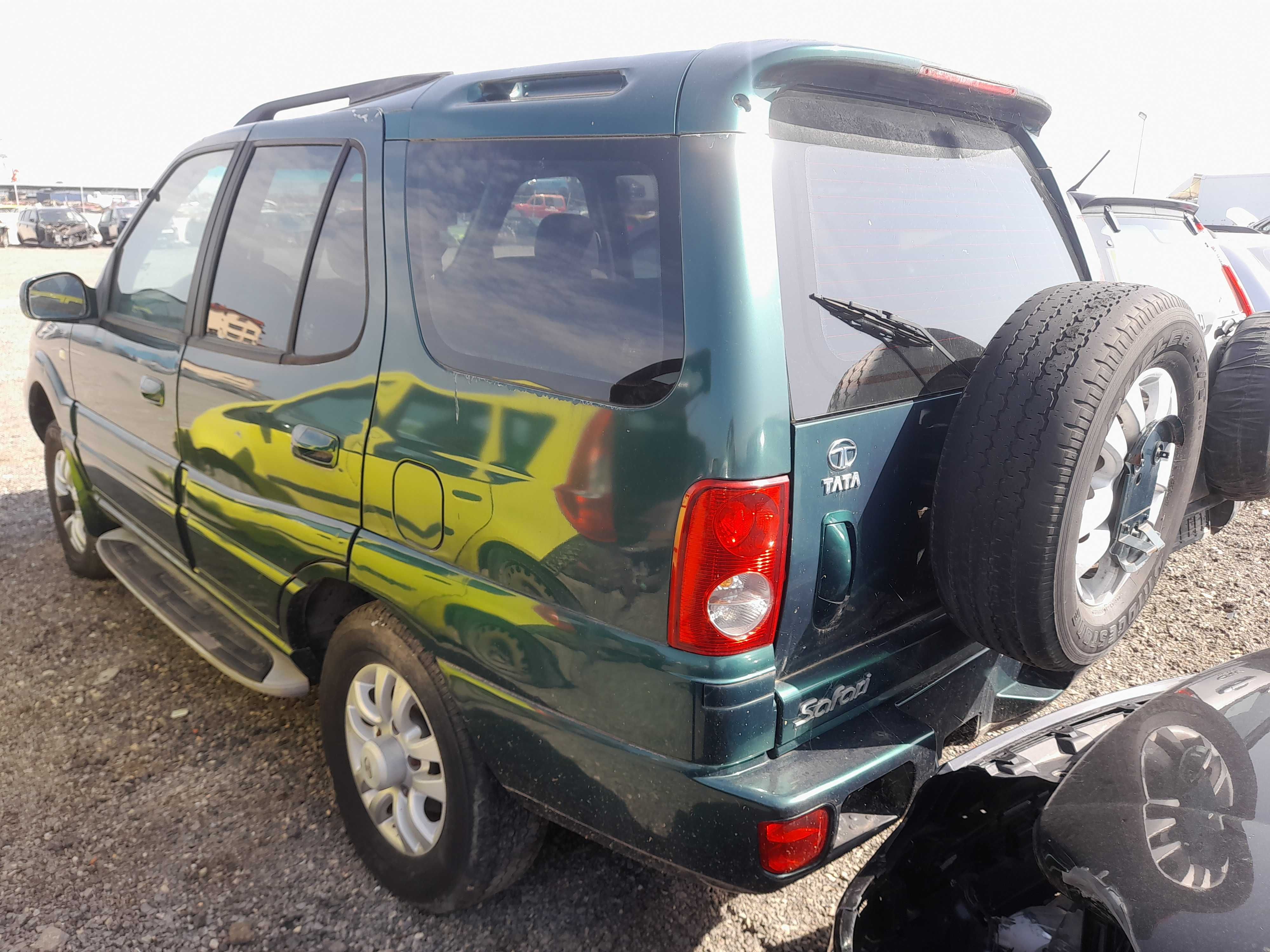 На части! Tata Safari 1.9D