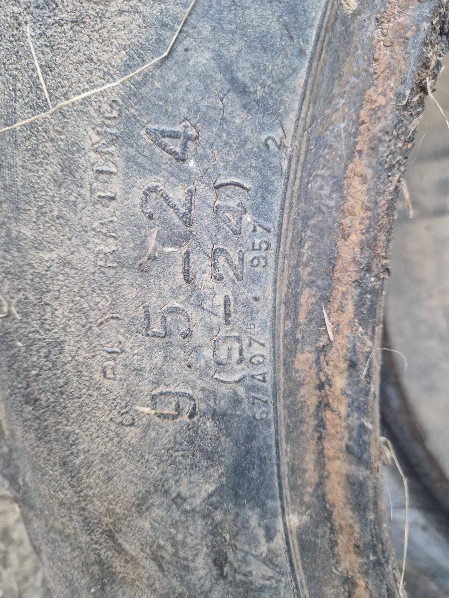Vând cauciucuri tractor 9.5-24