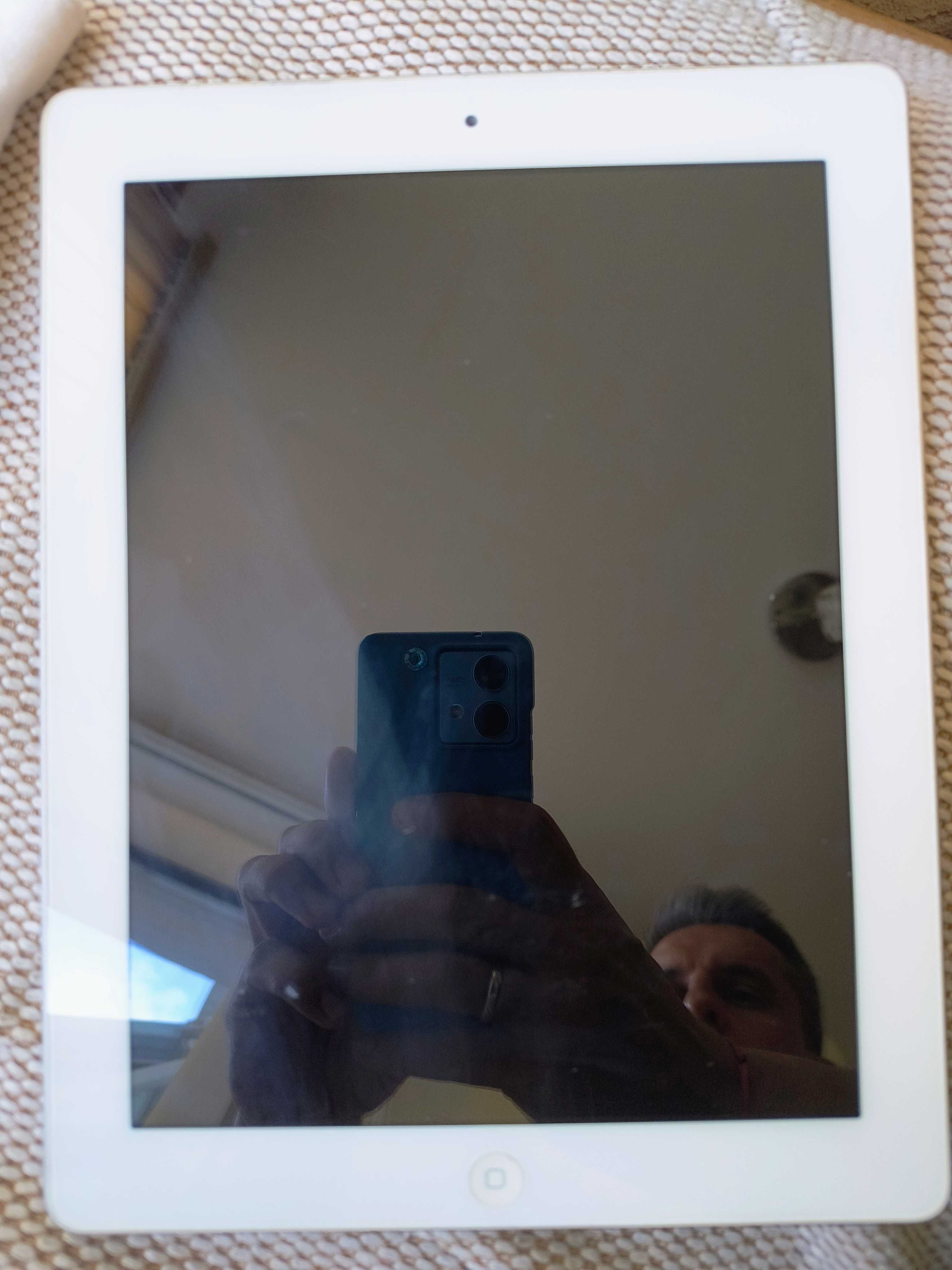 Продавам Таблет Ipad 2