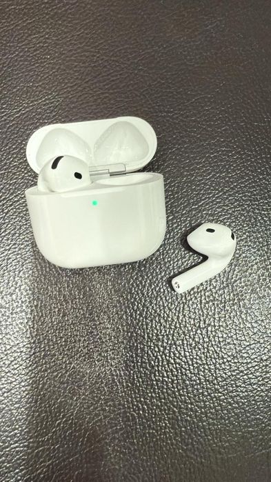 AirPods 4, оригинал . Продам, недорого . Можно сказать что новые!!!