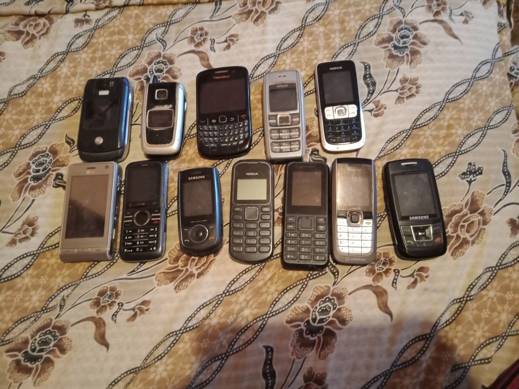 Telefoane vechi unele functionale