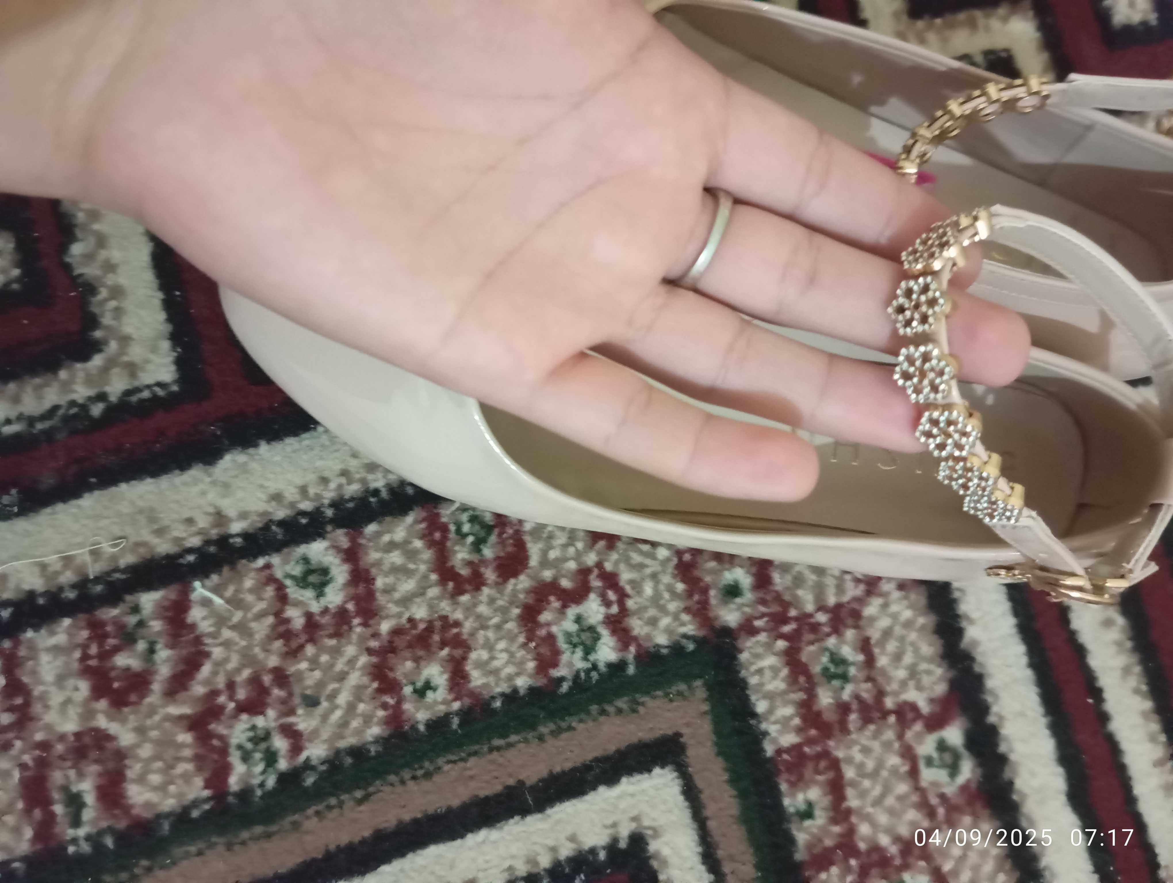 Ayollar oyoq kiyimi