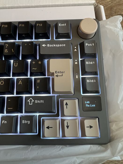 Геймърска безжична клавиатура .Червени суичове .Нова !