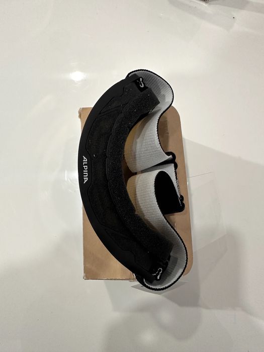 vand ochelari ski/ snowboard ALPINA negru cu lentila aurie