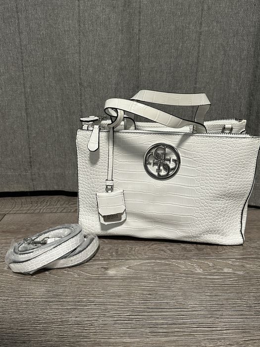 Оригинална бяла чанта Guess