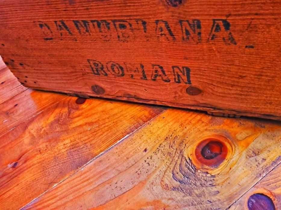 Cutie din lemn veche DANUBIANA Roman 80 ani,anii 1930,Vintage colecție