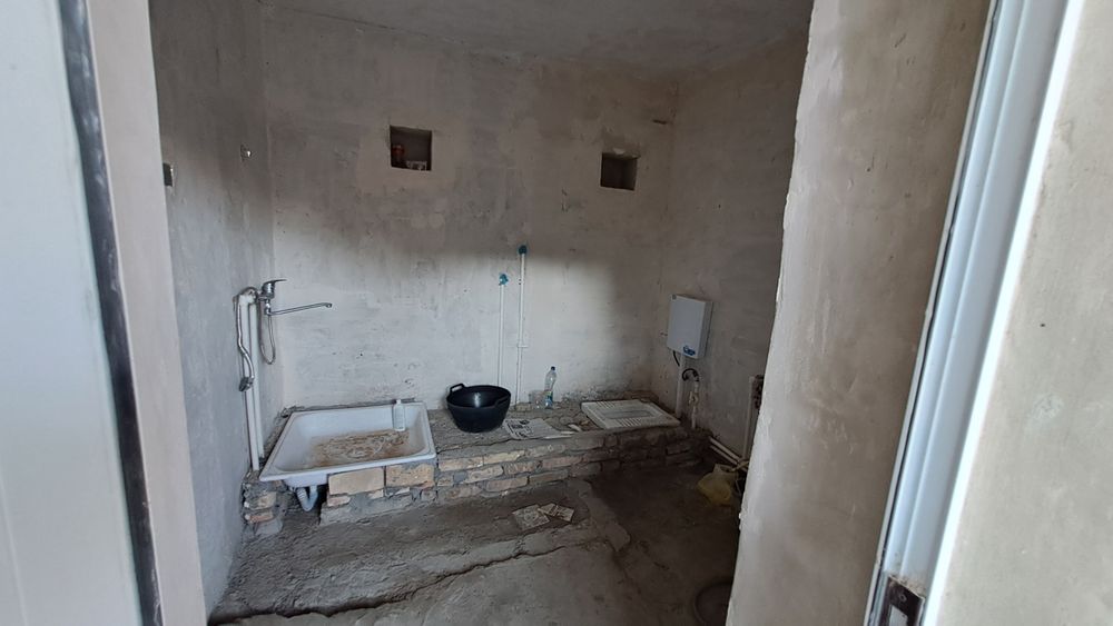 Bino sotiladi  shaxar markazida.Бино сотилади шахар марказида.