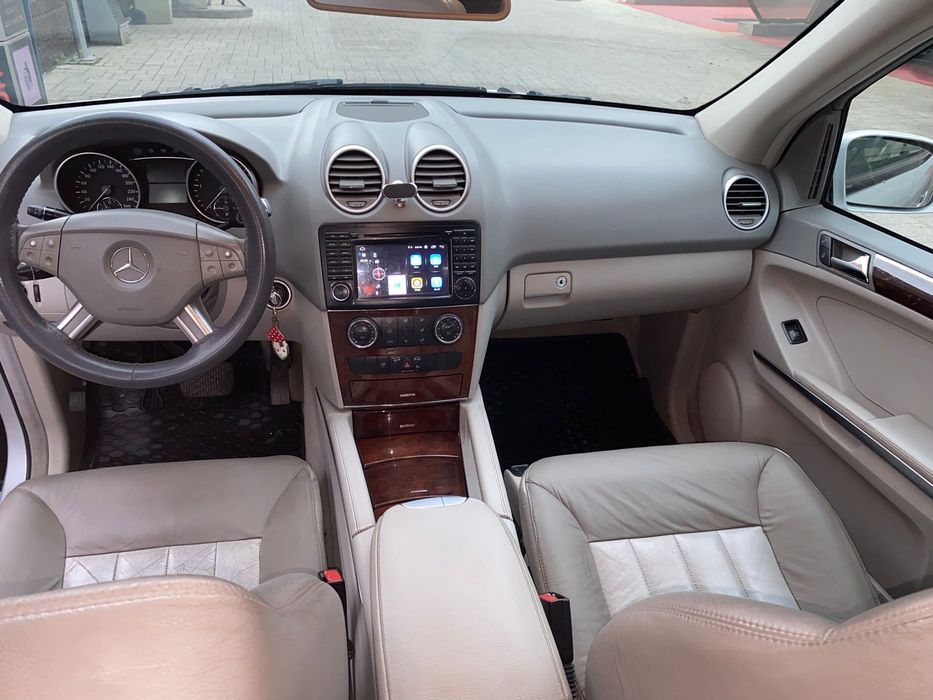 Vând Mercedes ML 320 Autoutilitara