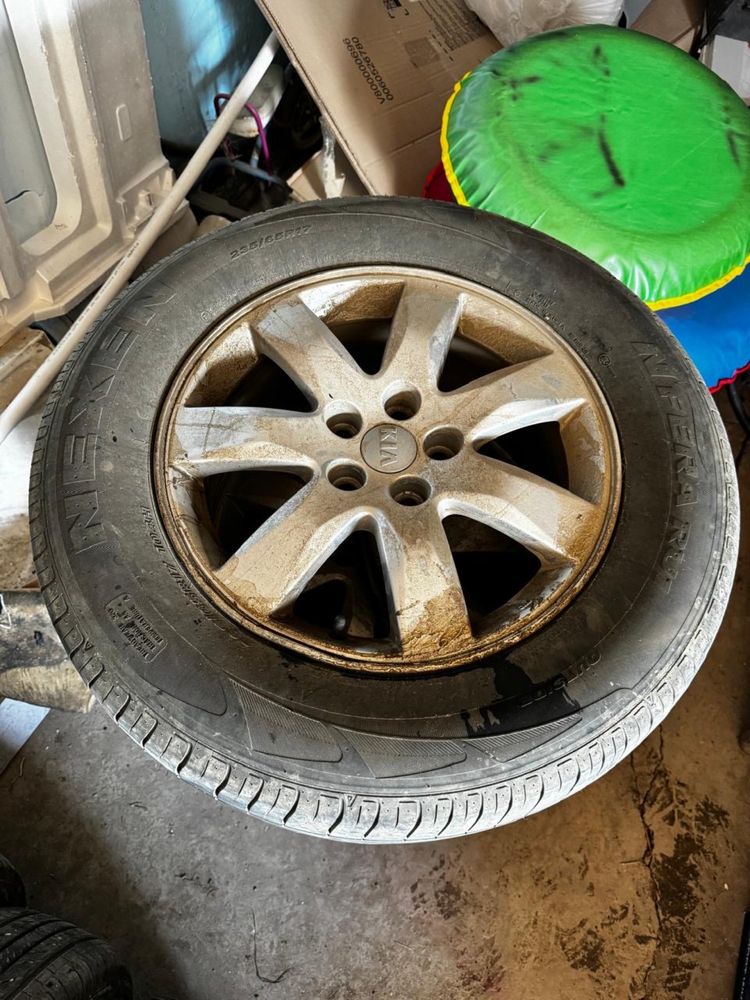 Продам шины с дисками R17