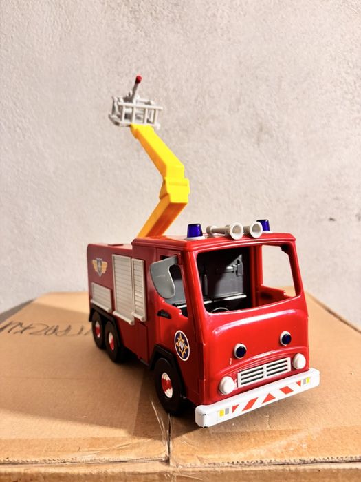 Пожарна кола с  разгъваща се стълба