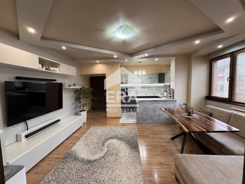 Продава се Тристаен апартамент в Хасково, Център - 95 кв.м за 940 €/кв.м - Снимка #6