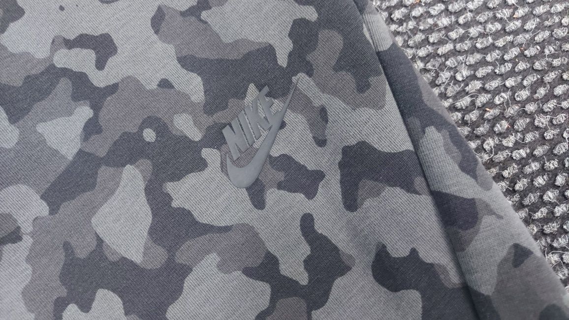 Nike camo tech fleece S размер комплект