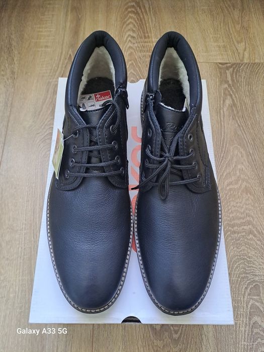 Vand ghete din piele și blană naturala pentru bărbați, brand Rieker.