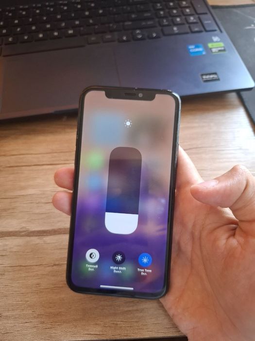 Iphone 11 pro 
face id ishledi tru ton bor 
ekran alishgan batareka al