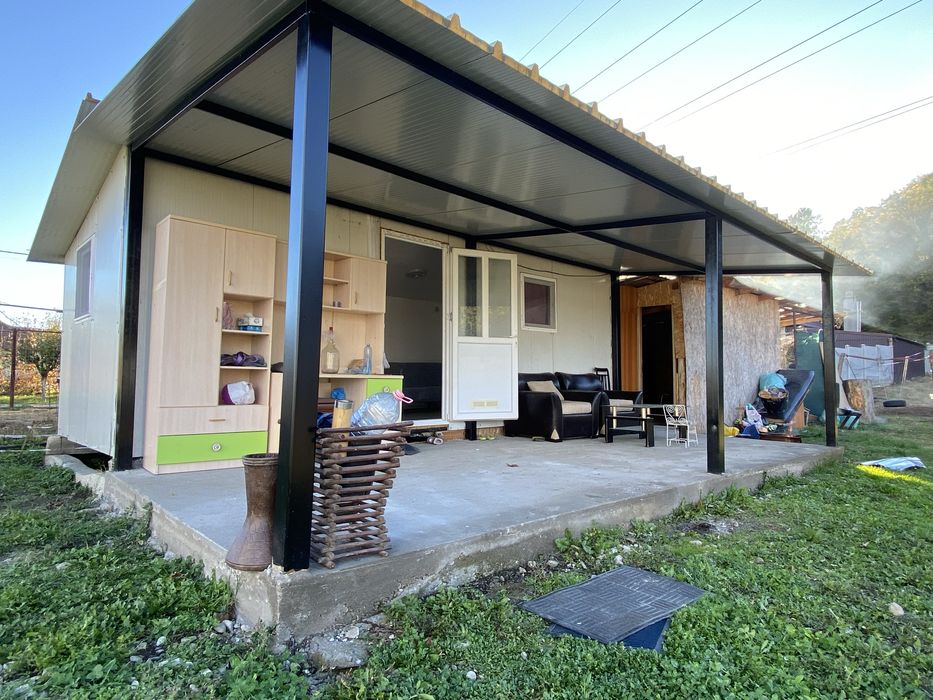 Vand teren intravila + casuta locuibila