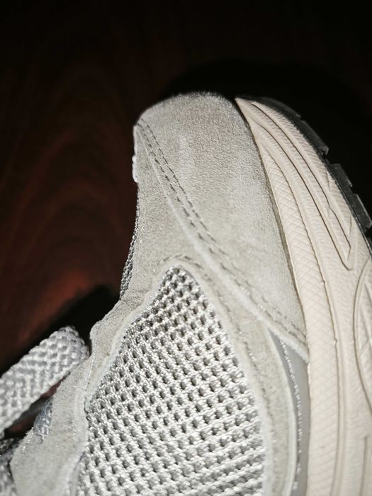 New Balance 2002R Gray/Cream