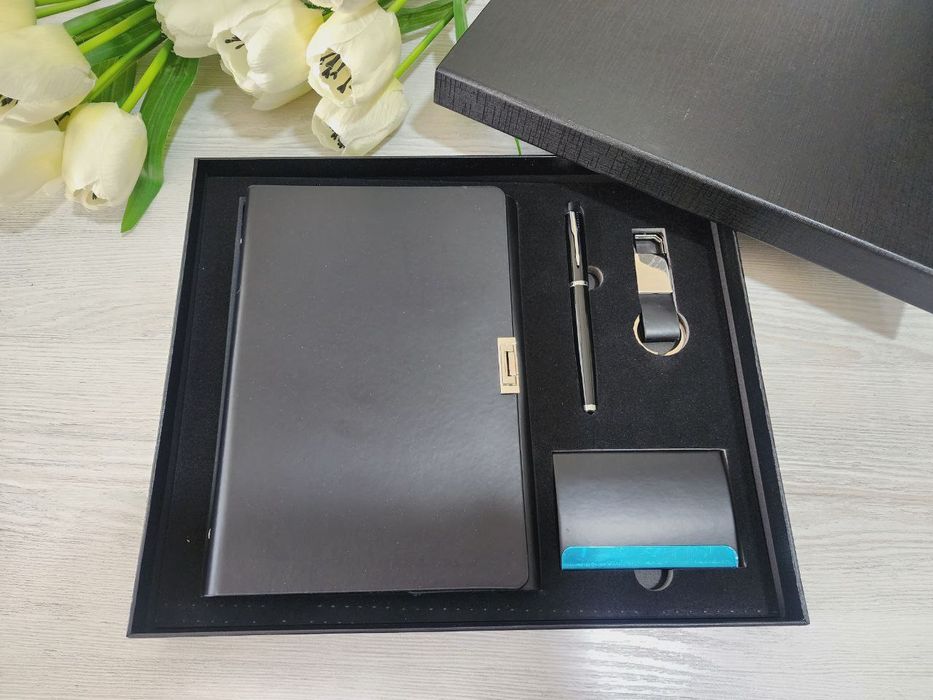 Barcha turdagi sovgʻalar uchun toʻplamlar logo va yozuv tushirish b-n