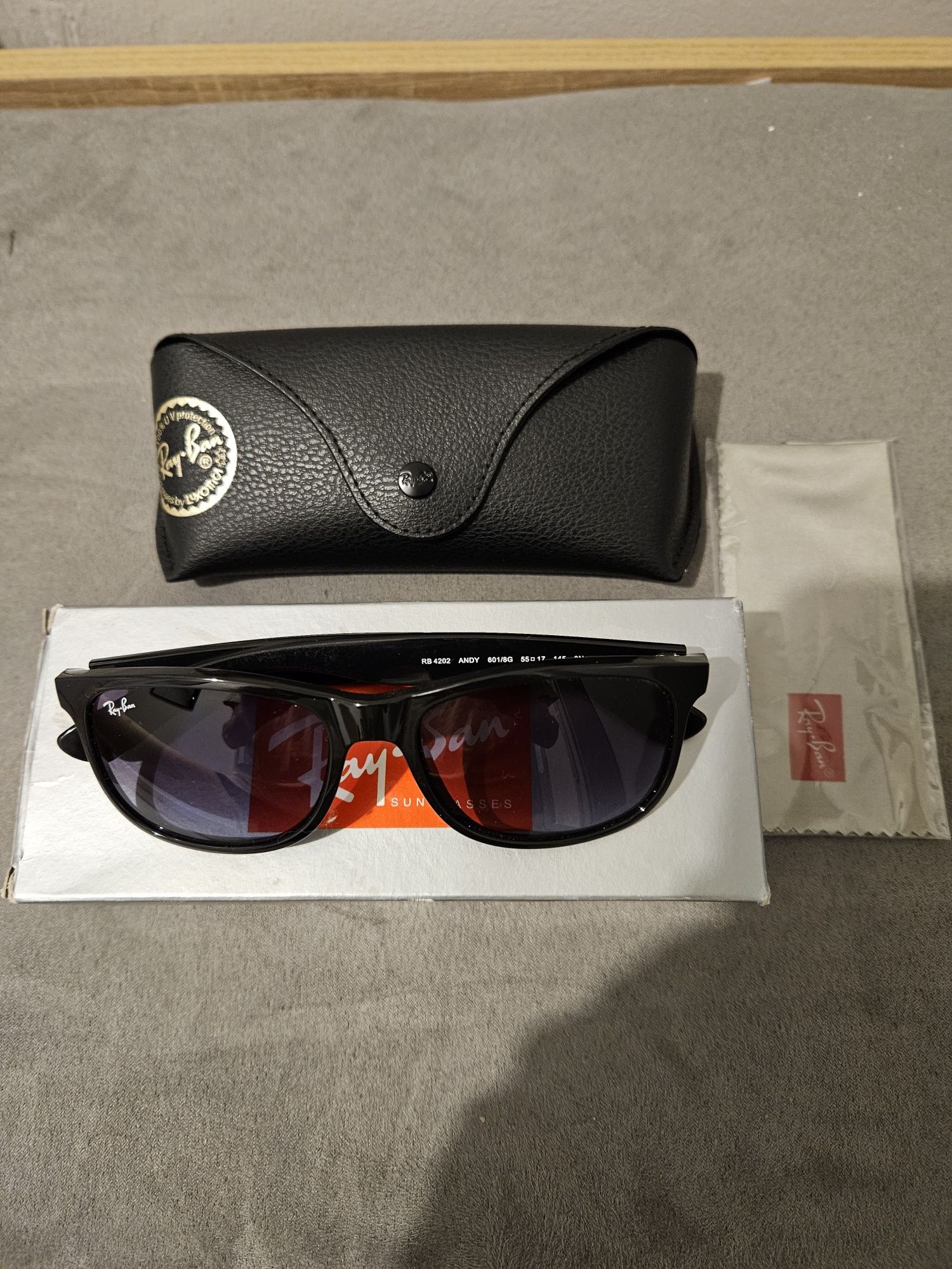 Ray-Ban Andy RB4202 601/8G слънчеви очила