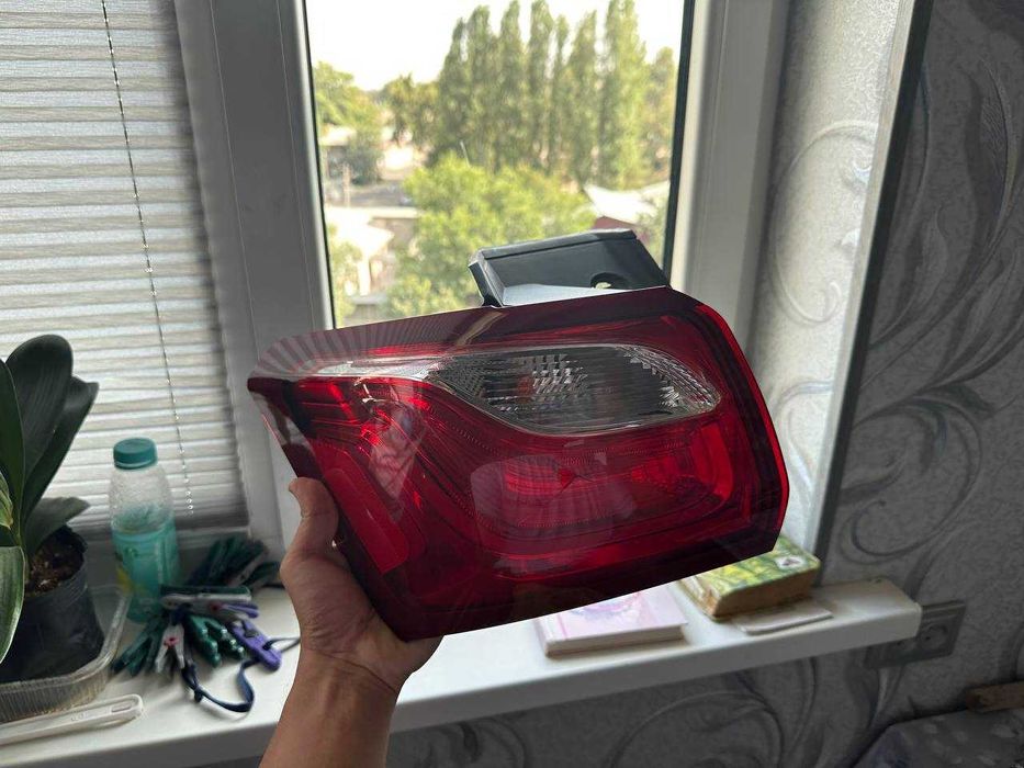 Продам заднюю фару (левая сторона) от Equinox 2020 года