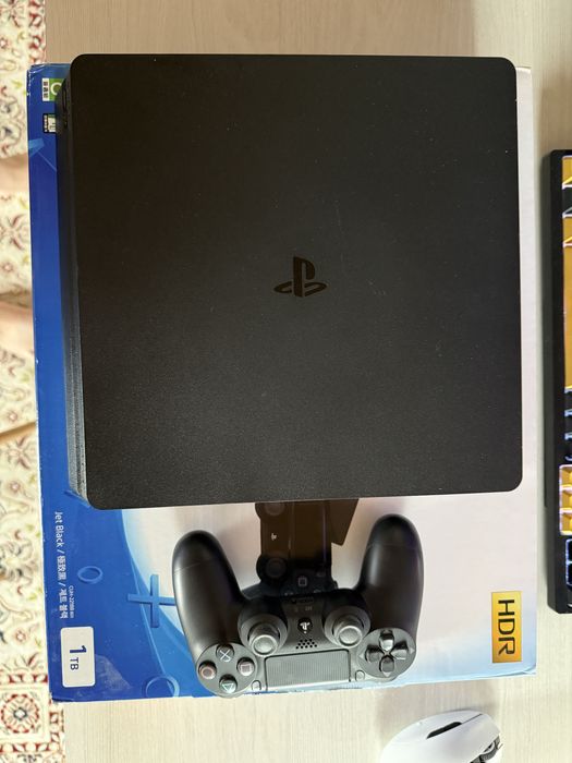 PS4 slim. память 1т. Один контрелер
