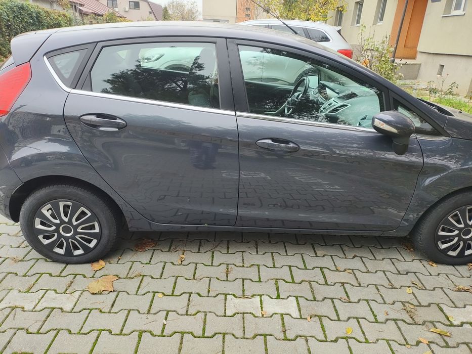 Vând Ford Fiesta