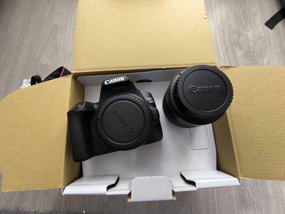 Aparat Foto Canon EOS 250D + Kit Obiectiv EF-S 18-55mm IS STM Nou