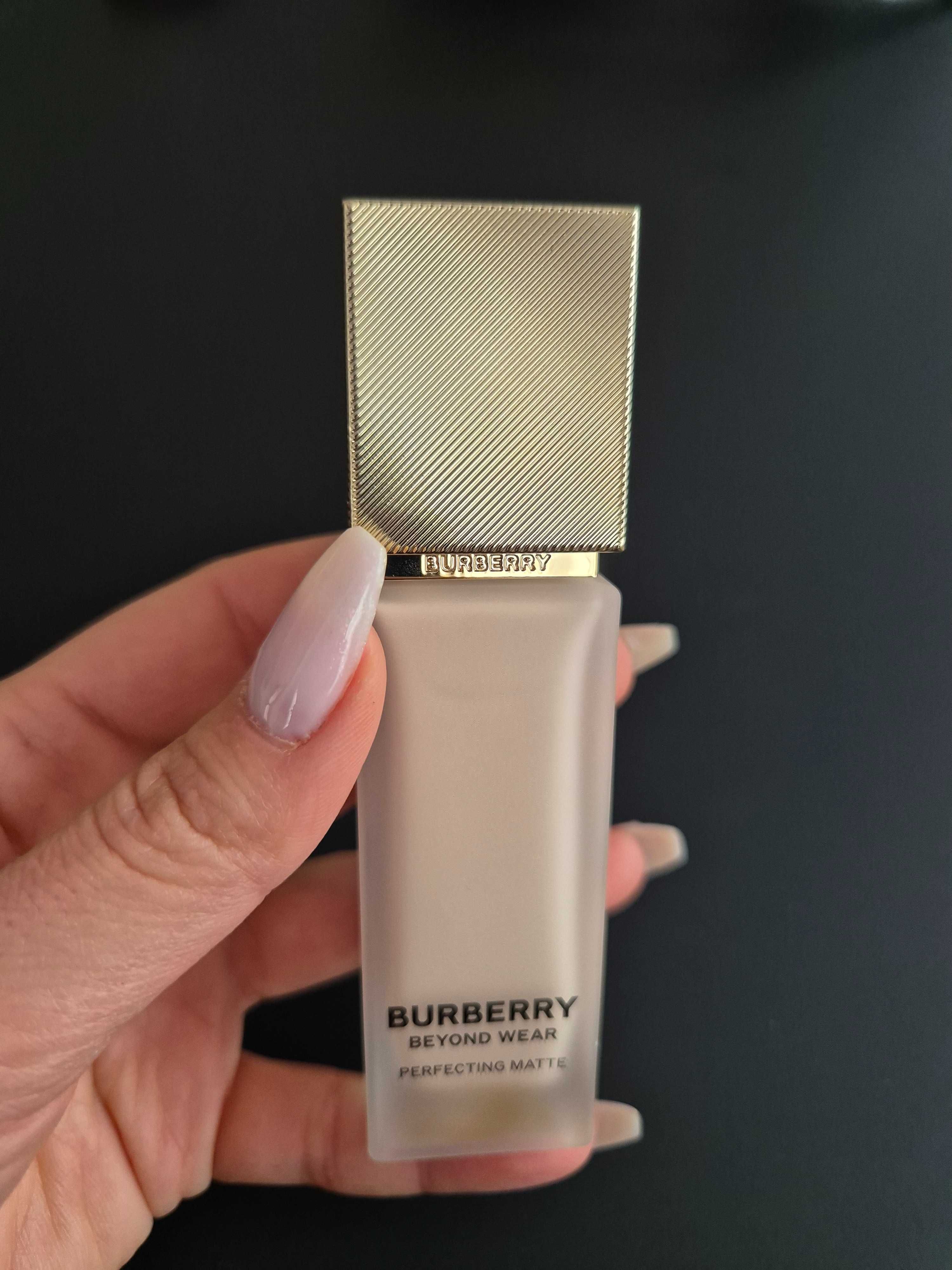 Фон дьо тен Burberry Beyond Wear Perfecting Matte