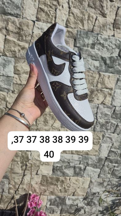 Adidași pentru damă și bărbați