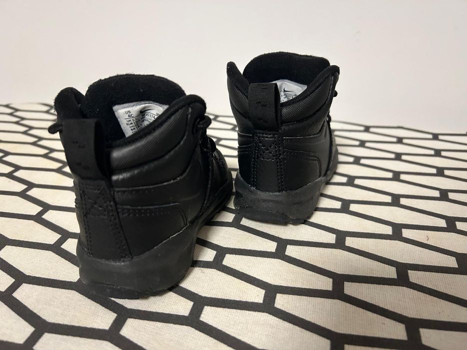 Adidasi ghete Nike Manoa