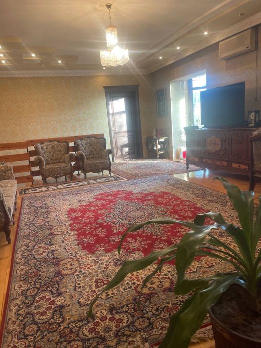 Дом рабочий городок 4 соток,цена 300000 у.е