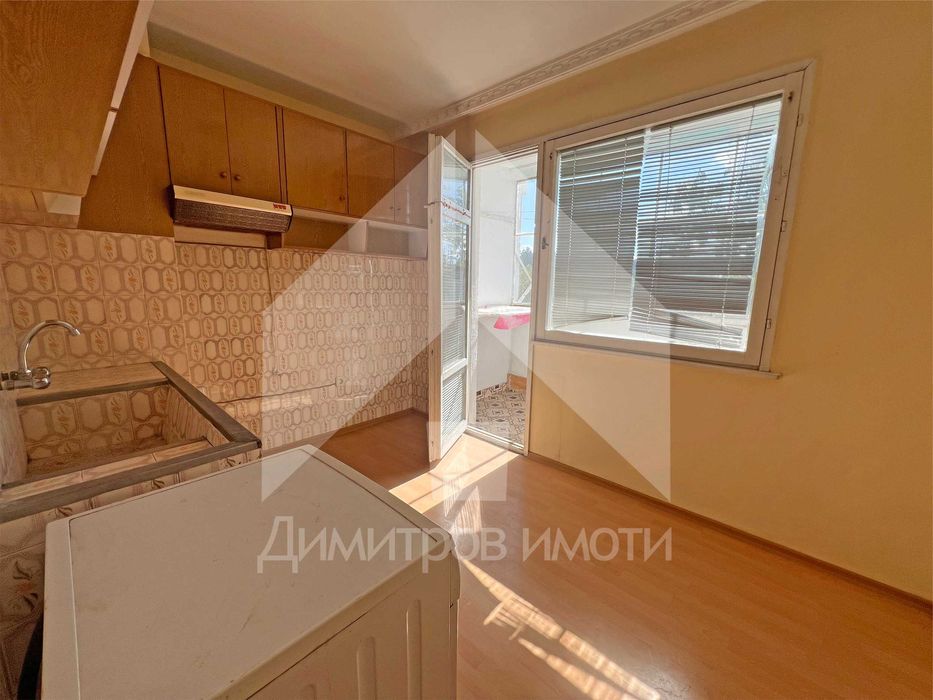 Продава ЕДНОСТАЕН апартамент тип гарсониера в гр. Нови пазар! Саниран!