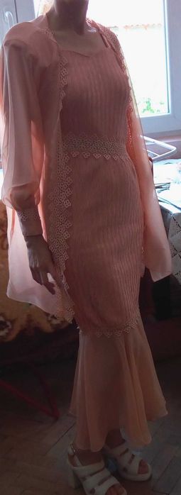 Vand rochie de seara noua nuanta piersica
