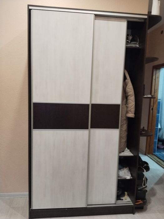 Продается шкаф-купе.Прихожая.в хорошем состояний.
