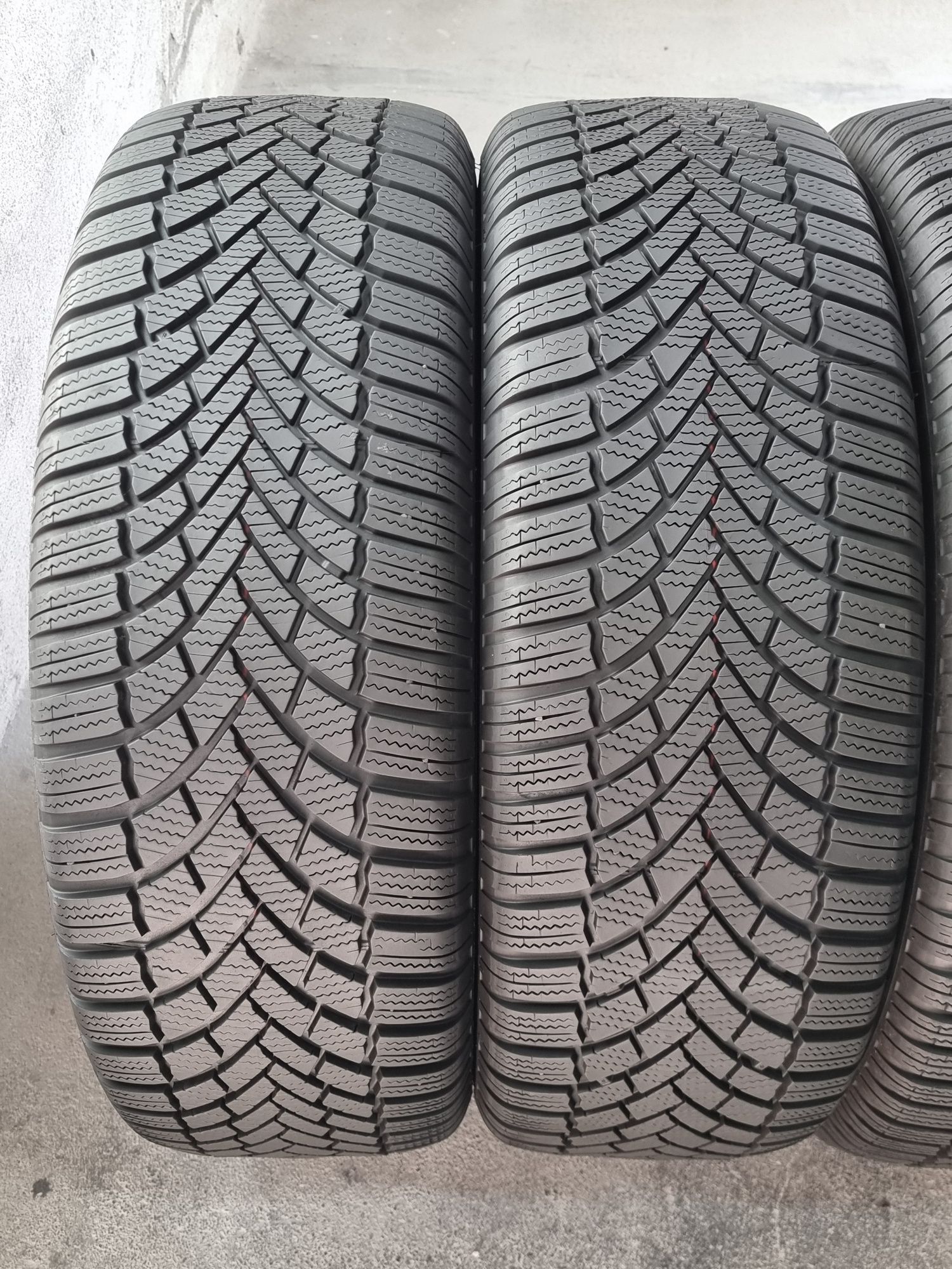 "Dot 23" 225/60/18 Bridgestone 4Броя: 700лв 7.5мм