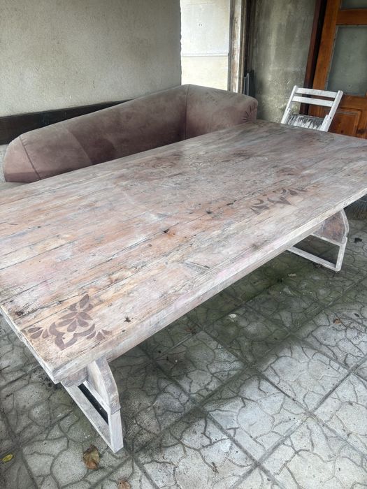 Маса от масивно дърво