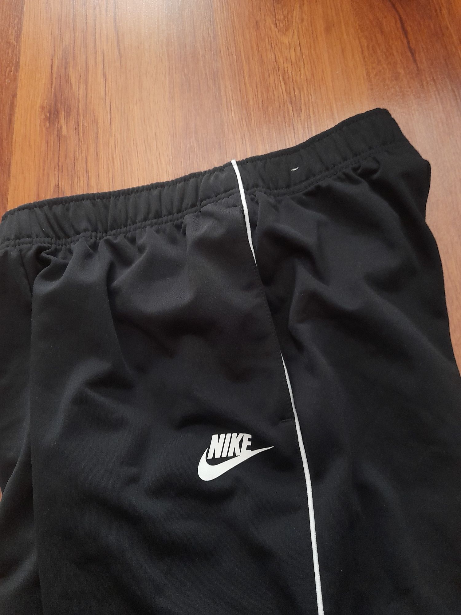 Nike долнище S размер.