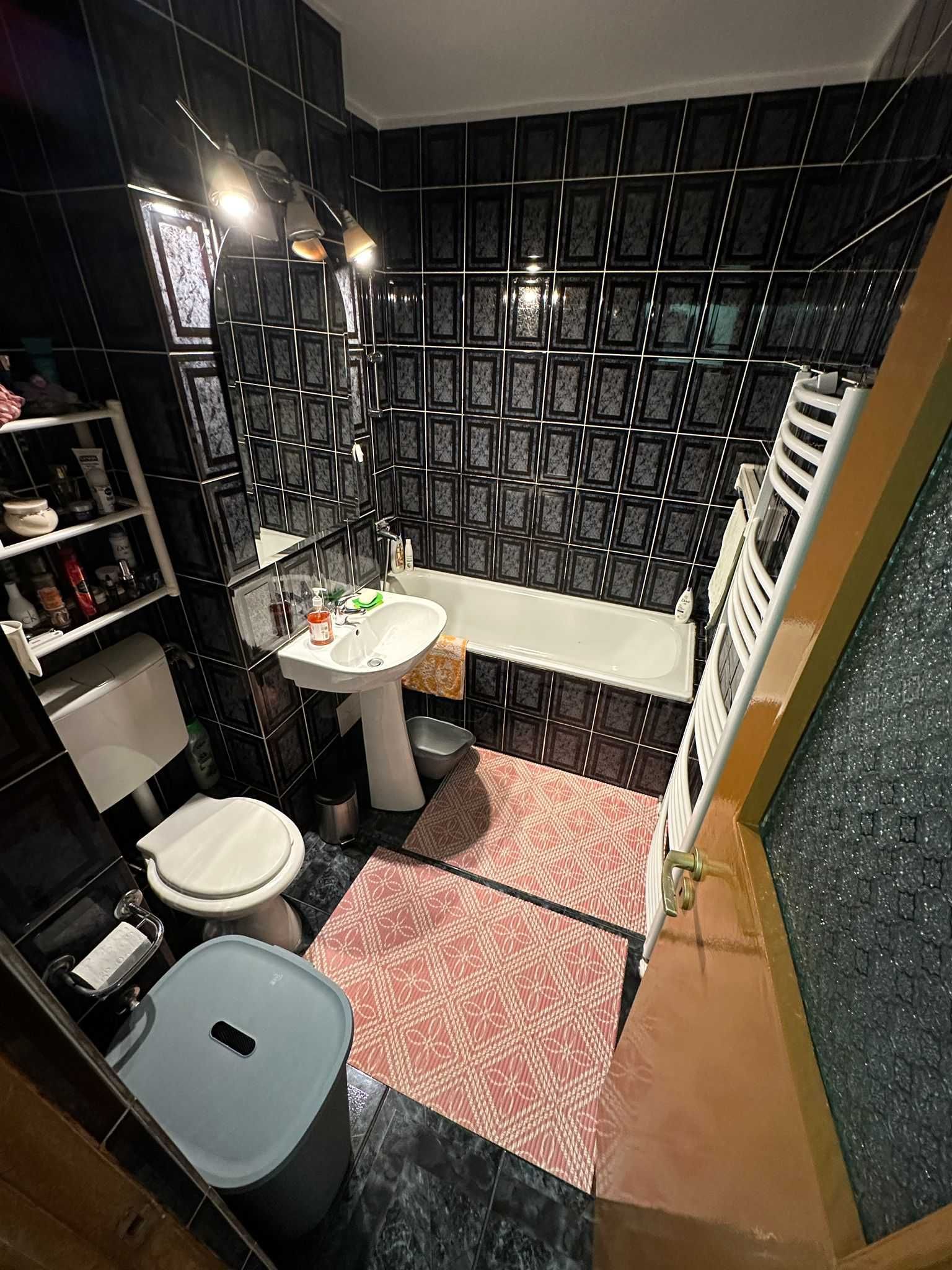 Vand apartament 4 camere + garaj 20mp la subsol, zona Victor Babes