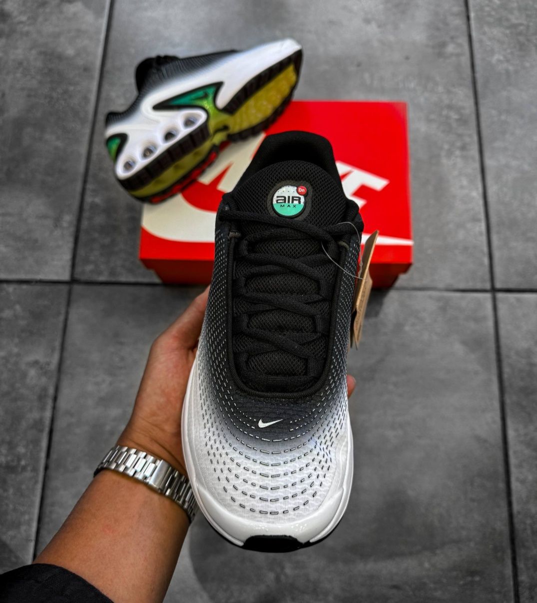 Nike DN ' White/Black/Neon мъжки маратонки